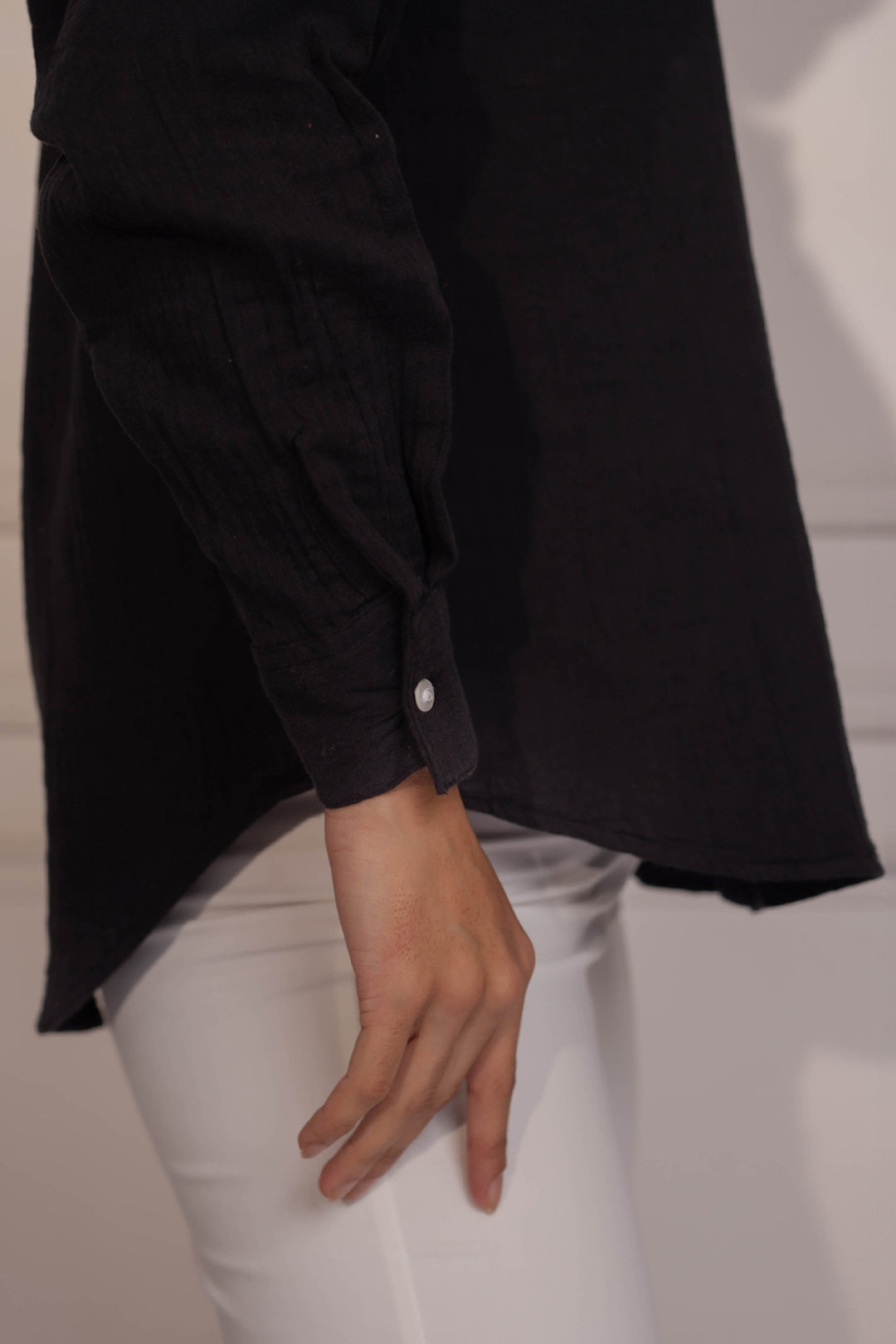 Celesta Oversize Shirt: Black