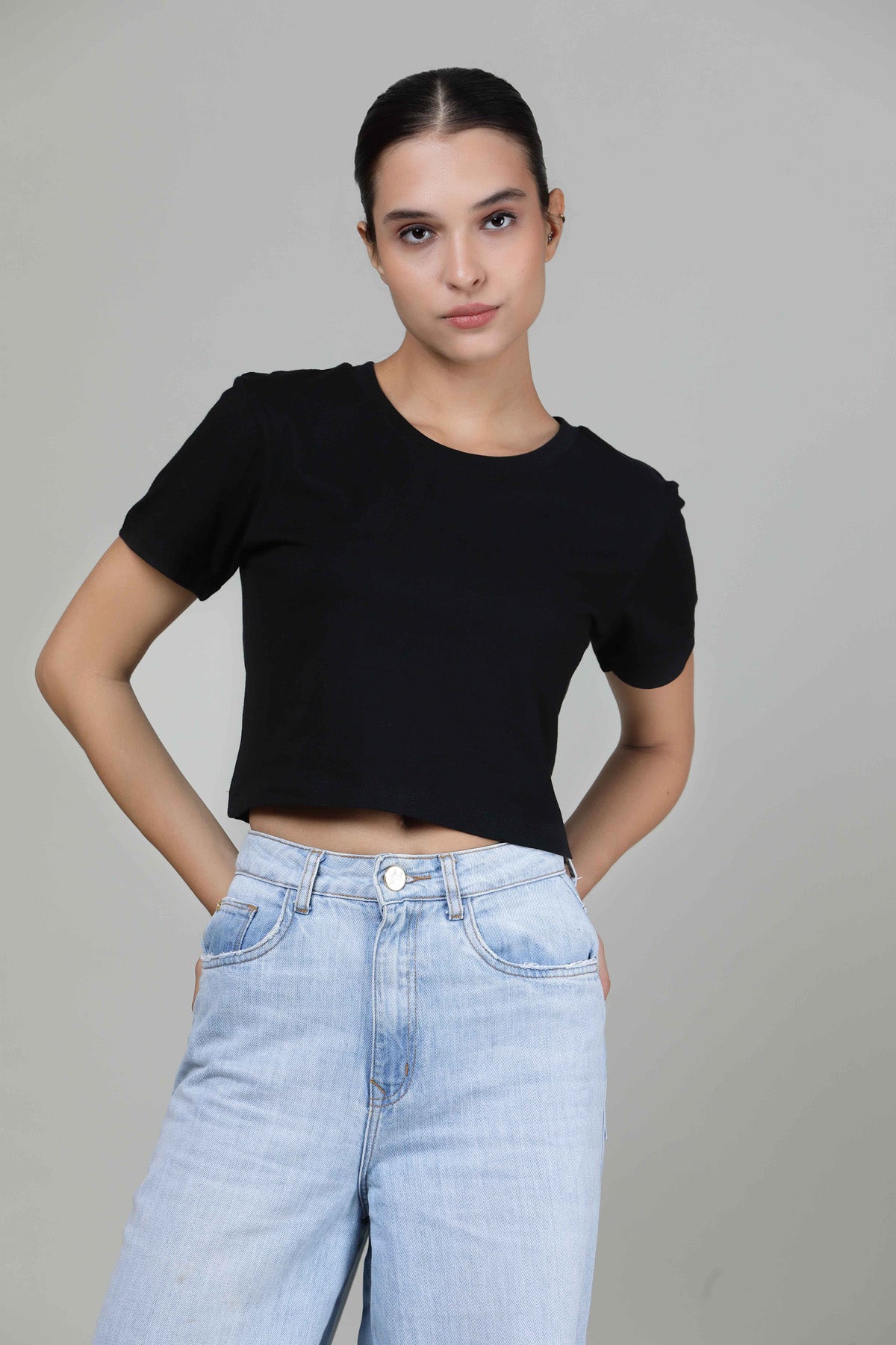 Black - Crop Top